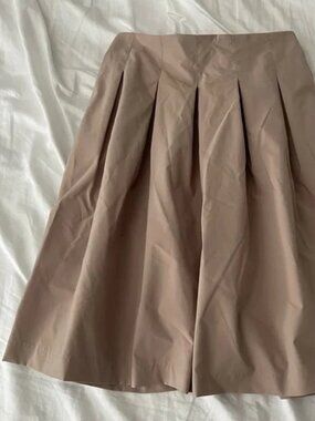 Elegant Tan Pleated Skirt size small